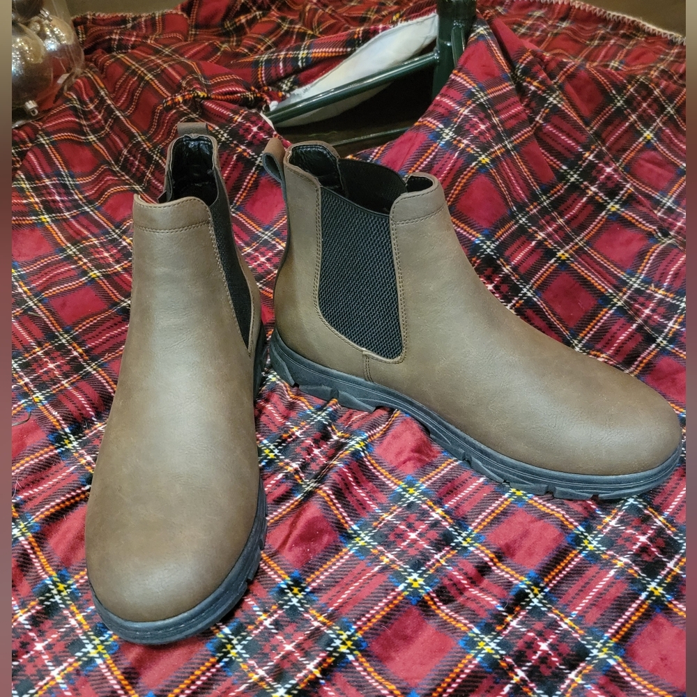 NWOT Nautica Men's Wuzer Chelsea Boots